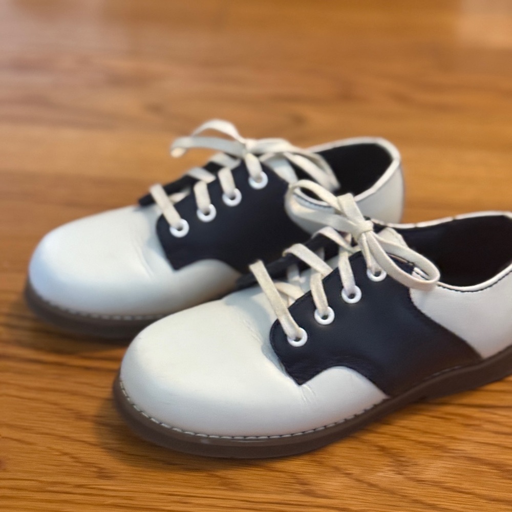 Stride Rite Classic Leather Saddle Shoes Black and White size 10.5 worn X 1